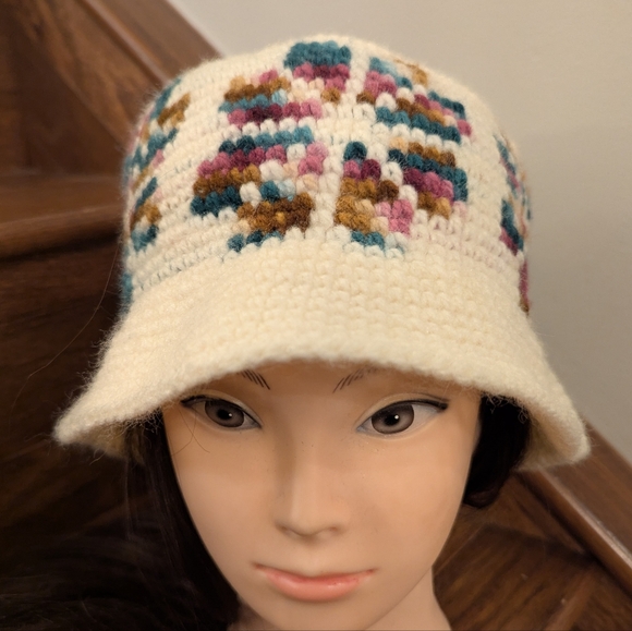 Y2K Multicolor Crochet Wool Ivory Bucket Hat, Granny Star Quilt Design OS - Picture 10 of 10